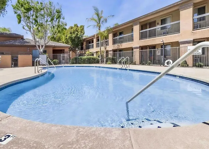 Tolleson Stylish Retreat For 2 Guests * Cashion