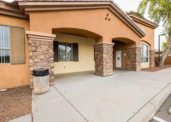 Tolleson Stylish Retreat For 2 Guests Cashion