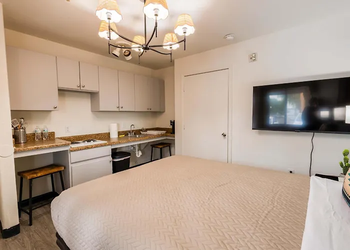 Apartment Tolleson Stylish Retreat For 2 Guests