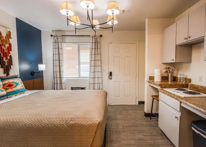 Tolleson Stylish Retreat For 2 Guests *