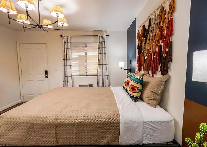 Tolleson Stylish Retreat For 2 Guests *