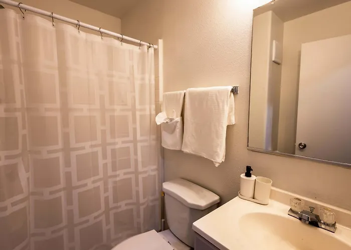 Tolleson Stylish Retreat For 2 Guests Apartment Cashion